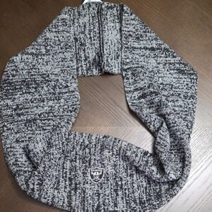 Raiders NFL Black & Gray  Knit Scarf New With Tags